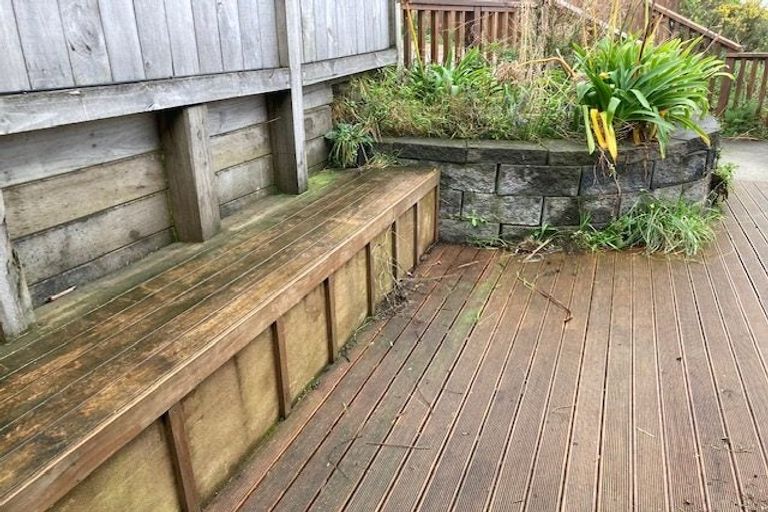 Photo of property in 6b Sunhaven Drive, Newlands, Wellington, 6037