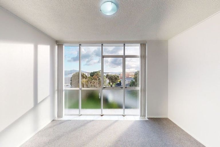 Photo of property in 23uc7 Rangitane Street, Maupuia, Wellington, 6022