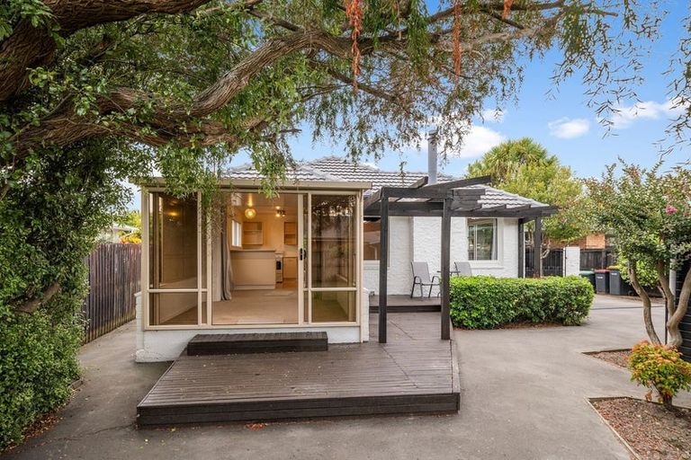 Photo of property in 77 Farquhars Road, Redwood, Christchurch, 8051