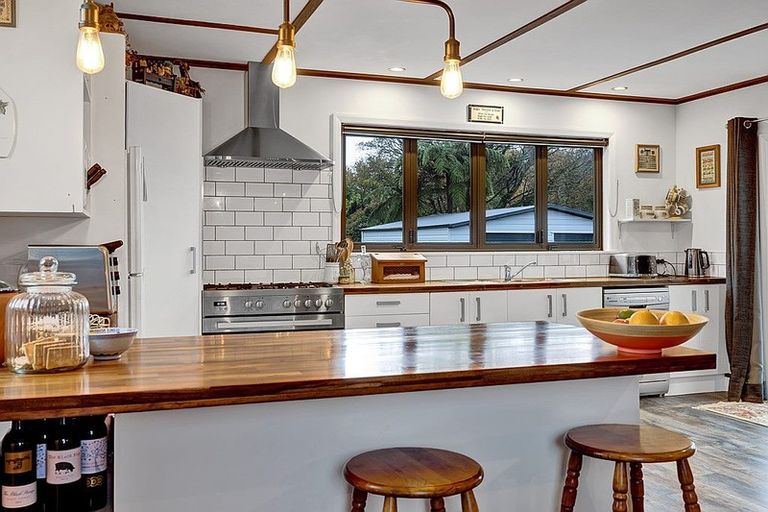 Photo of property in 12 Olivia Street, Stratford, 4332