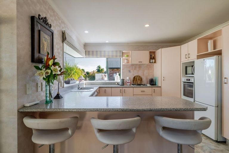 Photo of property in 8 Rothesay Place, Highbury, Palmerston North, 4412