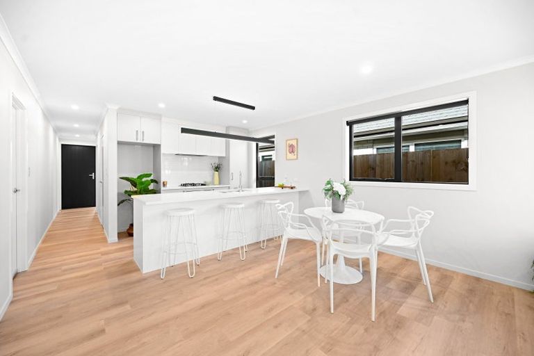 Photo of property in 15 Waruhia Crescent, Rototuna North, 3281