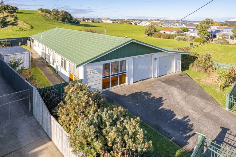 Photo of property in 14 Hood Street, Castlecliff, Whanganui, 4501
