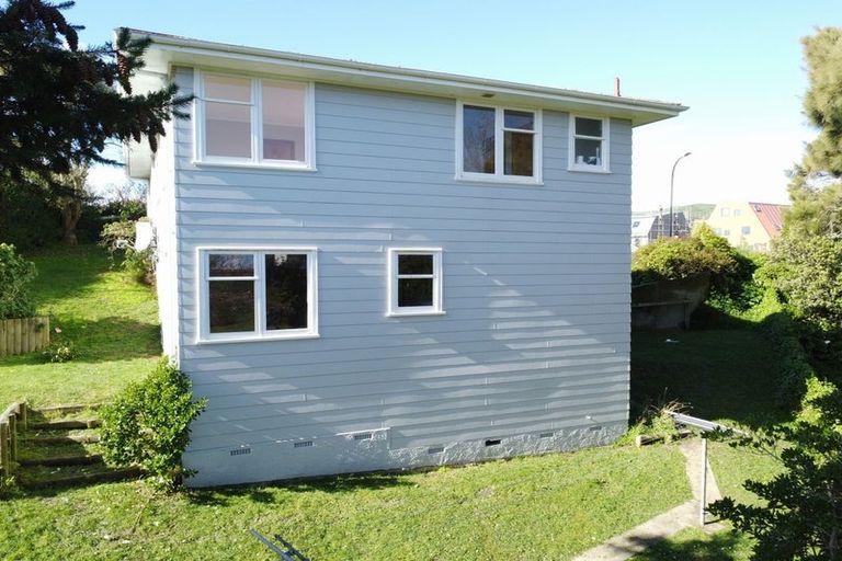 Photo of property in 33 Castor Crescent, Cannons Creek, Porirua, 5024