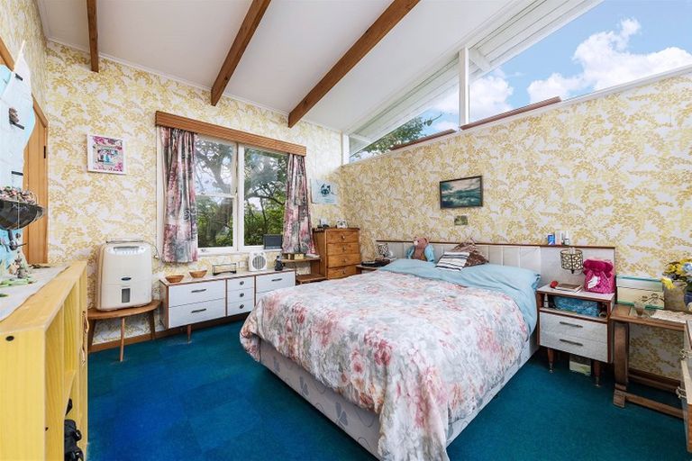 Photo of property in 20 Sunray Avenue, Titirangi, Auckland, 0604