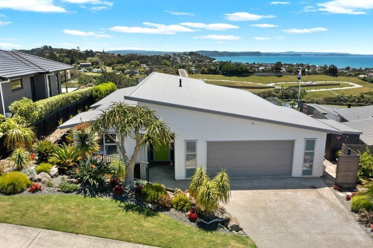 Photo of property in 15 Woodridge Drive, Stanmore Bay, Whangaparaoa, 0932