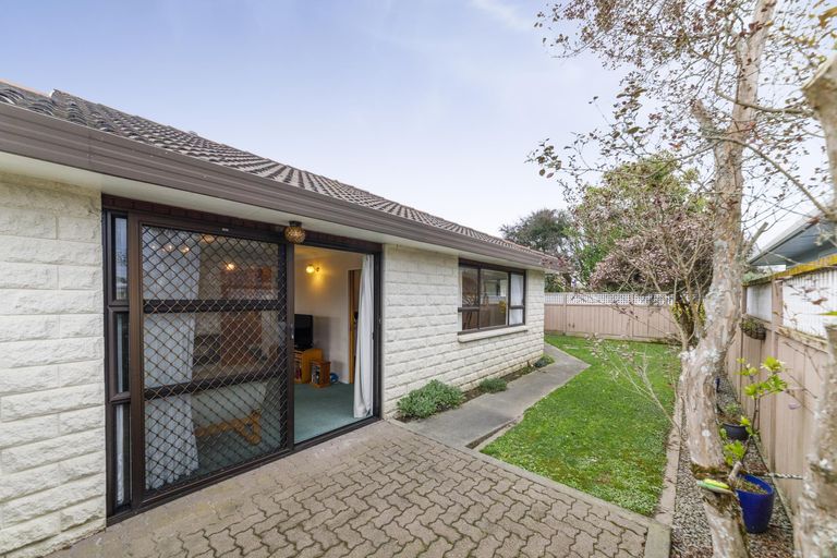 Photo of property in 1 Wincanton Place, Awapuni, Palmerston North, 4412