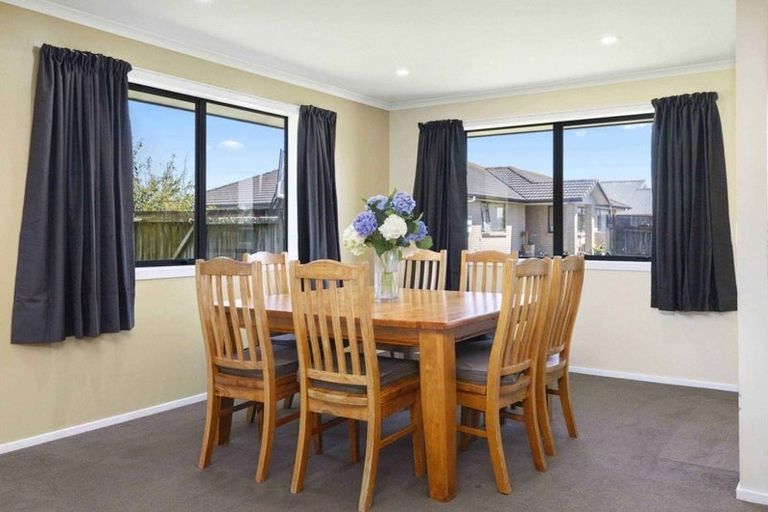Photo of property in 41 Breaker Grove, Waiuku, 2123