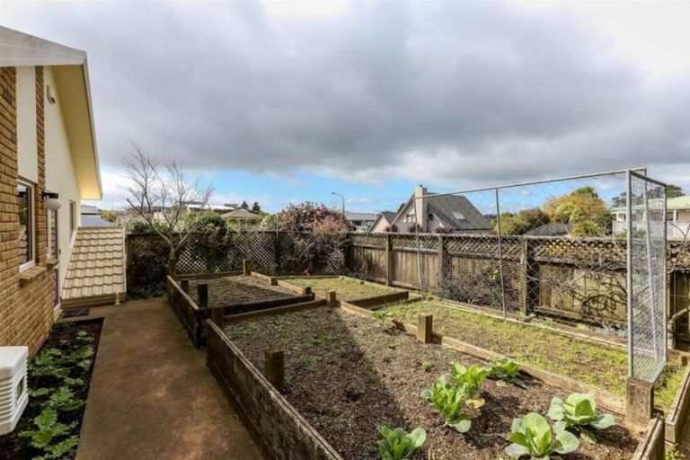 Photo of property in 1 Maple Crescent, Whalers Gate, New Plymouth, 4310