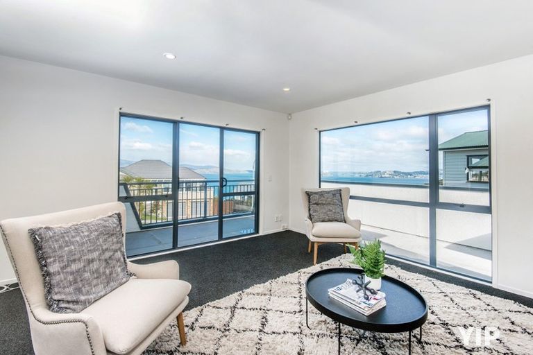 Photo of property in 59 Dress Circle, Newlands, Wellington, 6037