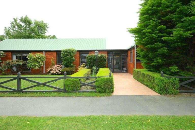 Photo of property in 2 Harkness Place, Avonhead, Christchurch, 8042