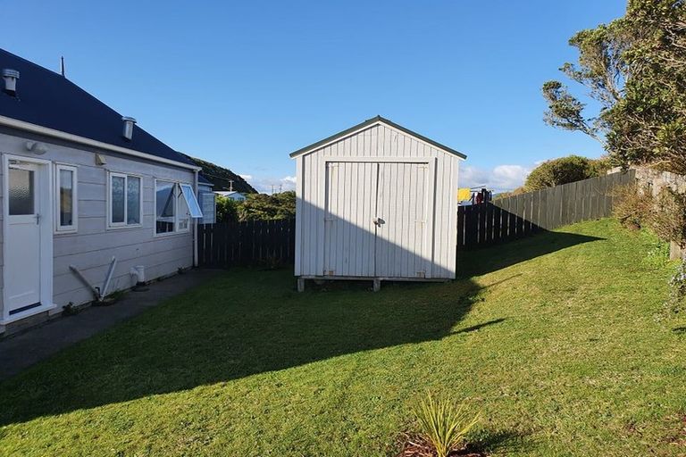 Photo of property in 2 Ladbrooke Drive, Newlands, Wellington, 6037
