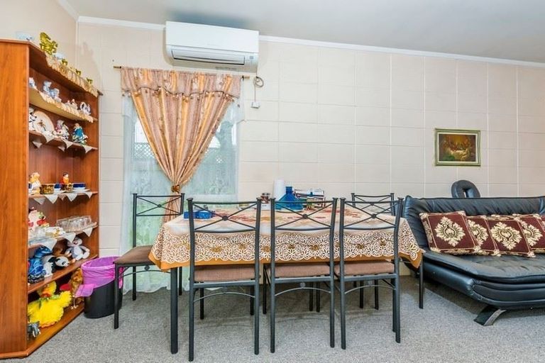 Photo of property in 1/38 Edmonton Road, Henderson, Auckland, 0612