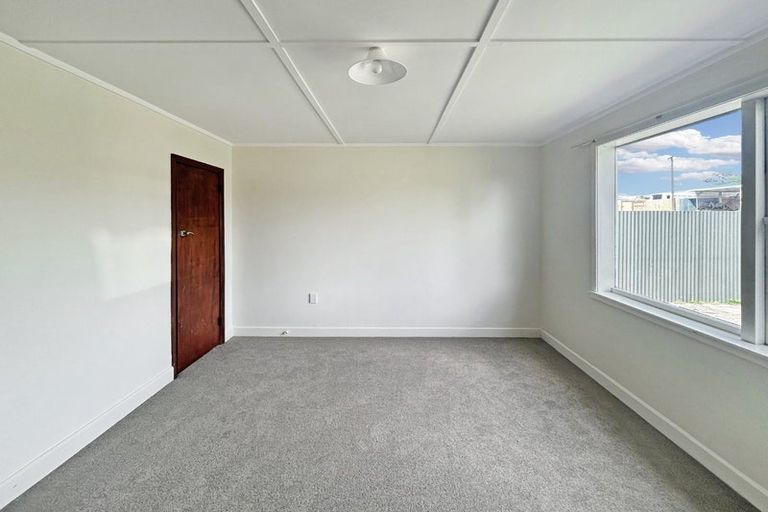 Photo of property in 5 Arawa Place, Castlecliff, Whanganui, 4501