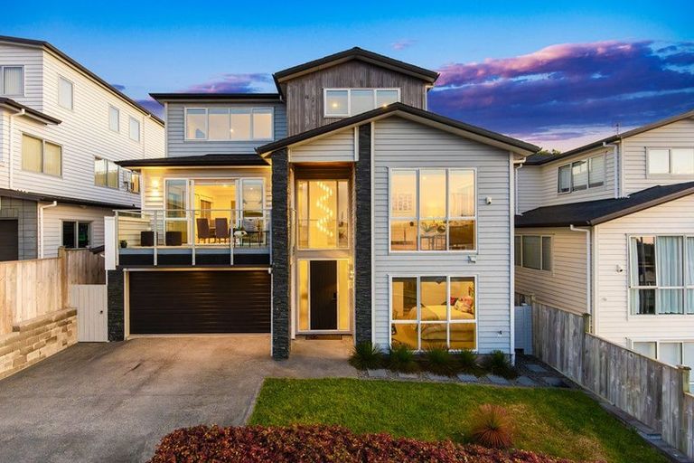 Photo of property in 32 Cavalli Road, Long Bay, Auckland, 0630