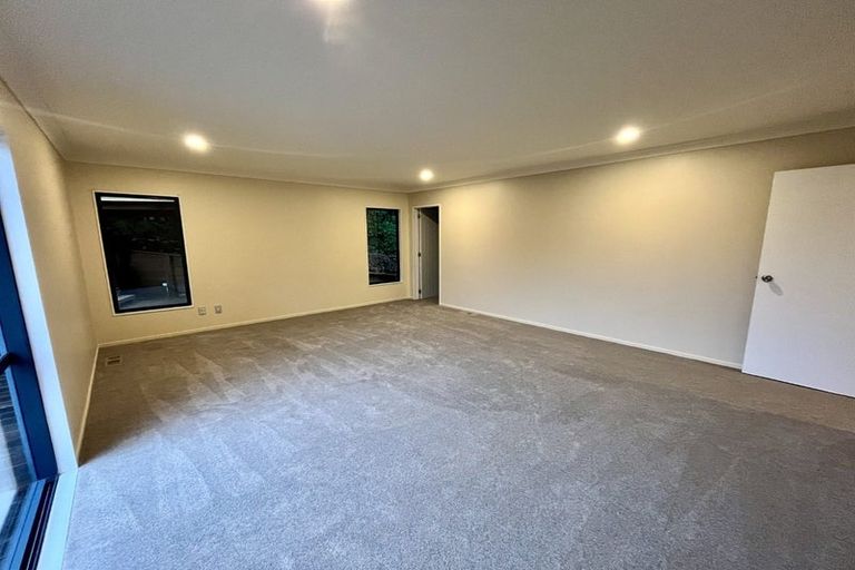 Photo of property in 5 Maidstone Place, Oteha, Auckland, 0632