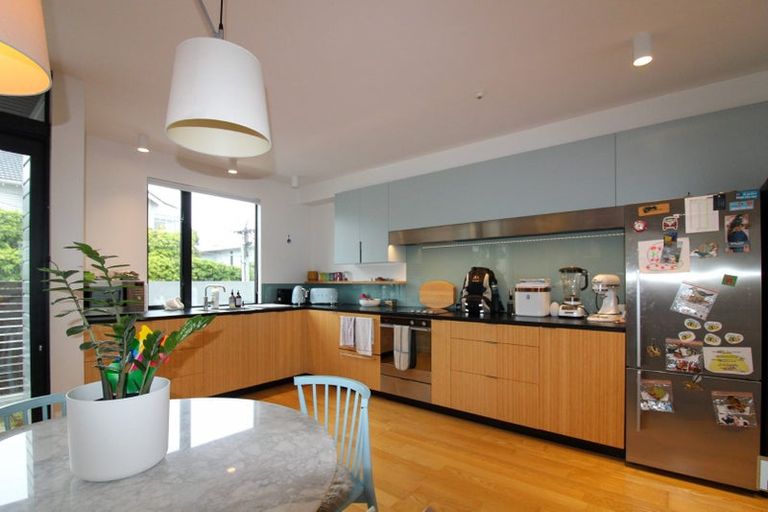 Photo of property in 76 Brougham Street, Mount Victoria, Wellington, 6011