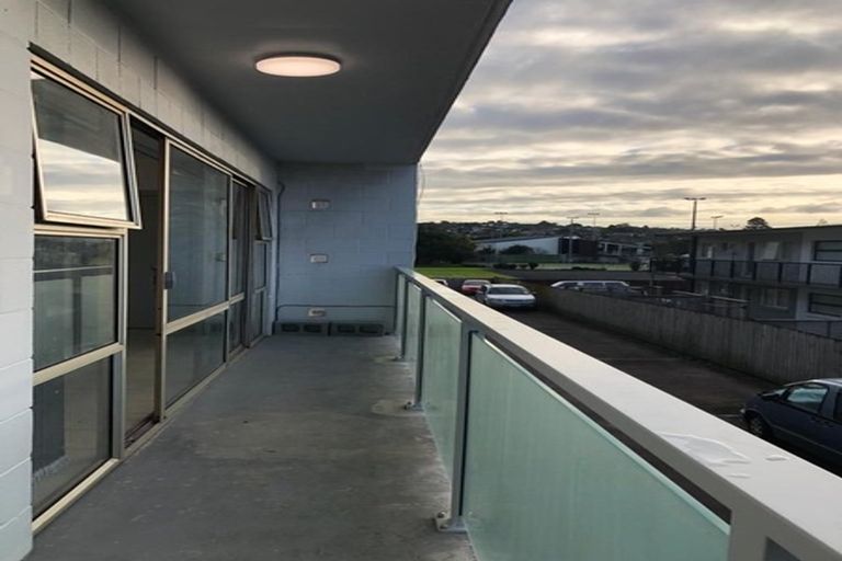 Photo of property in 3/762 Beach Road, Browns Bay, Auckland, 0630