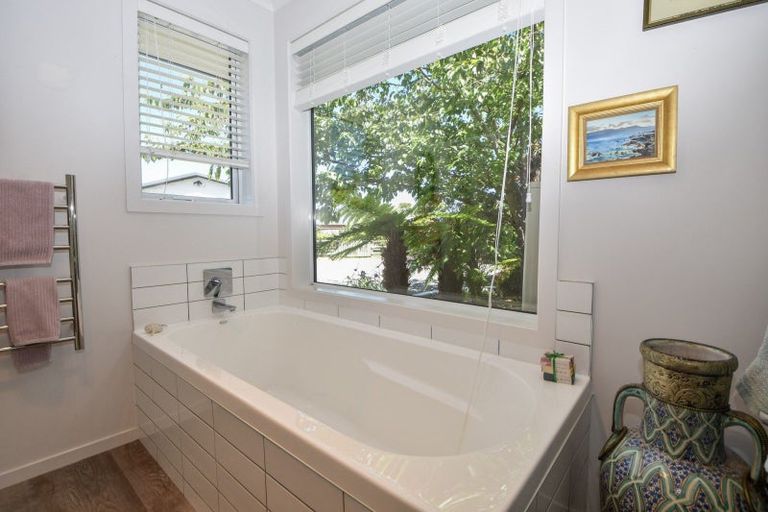 Photo of property in 5 Warrington Court, Carterton, 5713