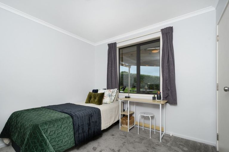 Photo of property in 5 Gavinike Place, Waimauku, 0812