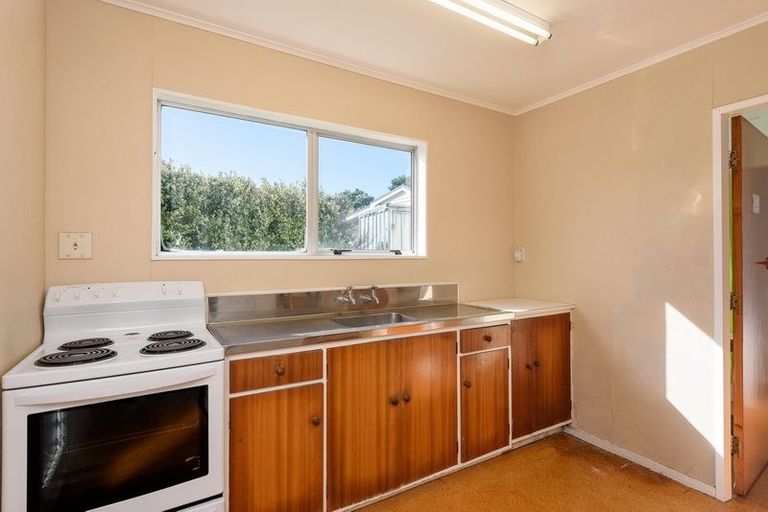 Photo of property in 4/105 Apu Crescent, Lyall Bay, Wellington, 6022