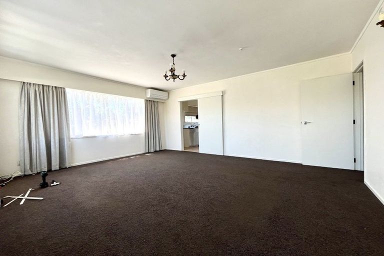 Photo of property in 1/21 Roberts Road, Te Atatu South, Auckland, 0610