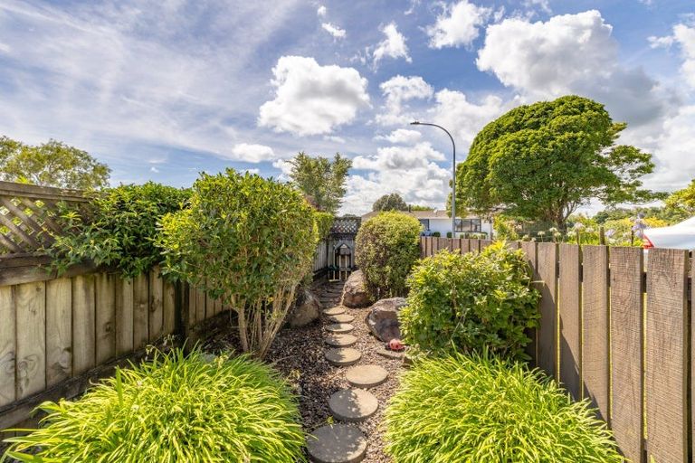 Photo of property in 6 Milne Place, Merrilands, New Plymouth, 4312