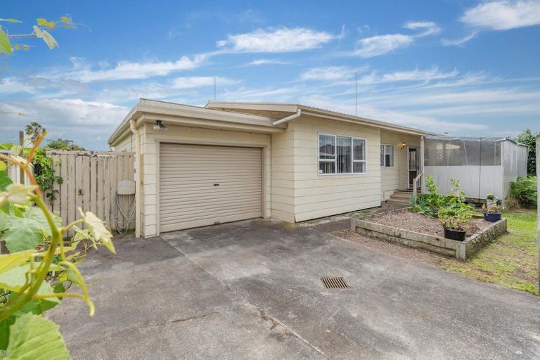 Photo of property in 2/21 Rollerson Street, Papakura, 2110