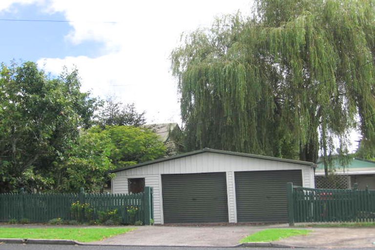 Photo of property in 3 Rosier Road, Glen Eden, Auckland, 0602
