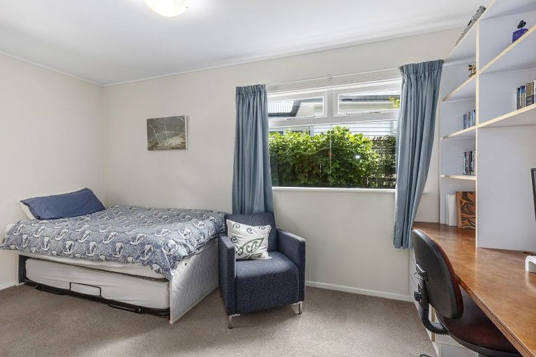 Photo of property in 5 Kellsmere Crescent, Island Bay, Wellington, 6023