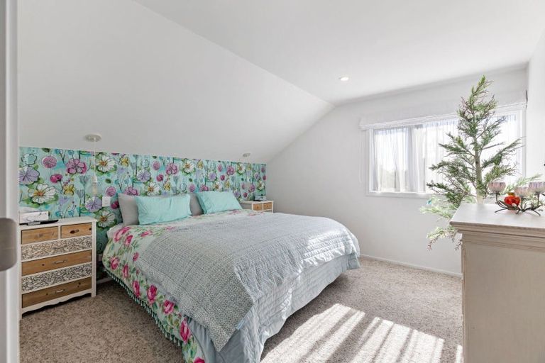 Photo of property in 51 Coutts Way, Fitzherbert, Palmerston North, 4410