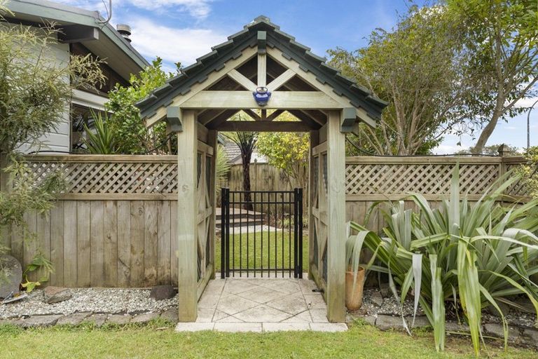 Photo of property in 12 Cargill Place, Frankleigh Park, New Plymouth, 4310