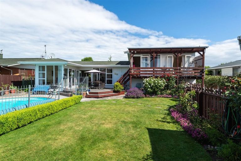 Photo of property in 20 Rosedale Place, Avonhead, Christchurch, 8042