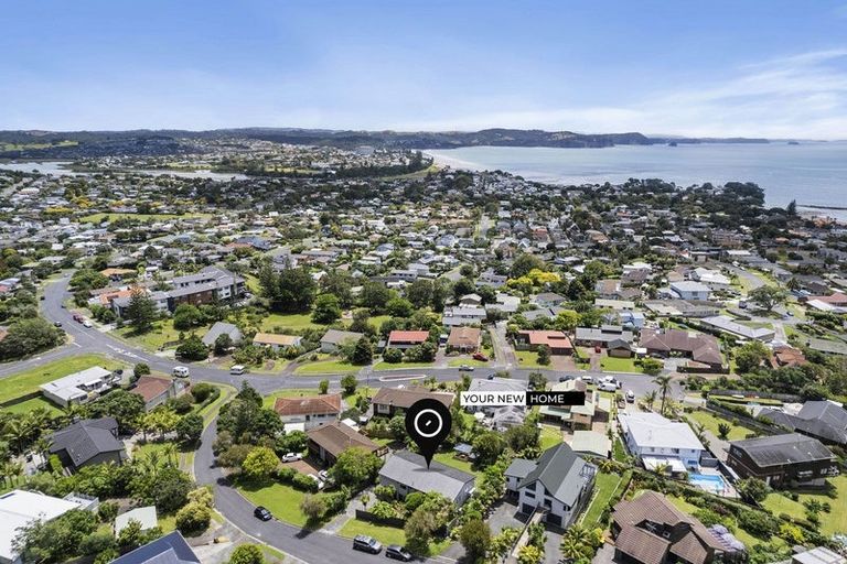 Photo of property in 5 Higham Ferrers Place, Red Beach, 0932