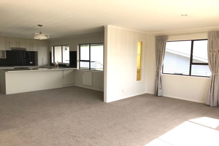 Photo of property in 750 East Coast Road, Pinehill, Auckland, 0630