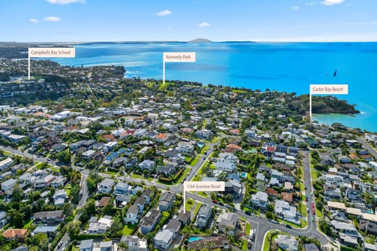 Photo of property in 1/64 Seaview Road, Castor Bay, Auckland, 0620
