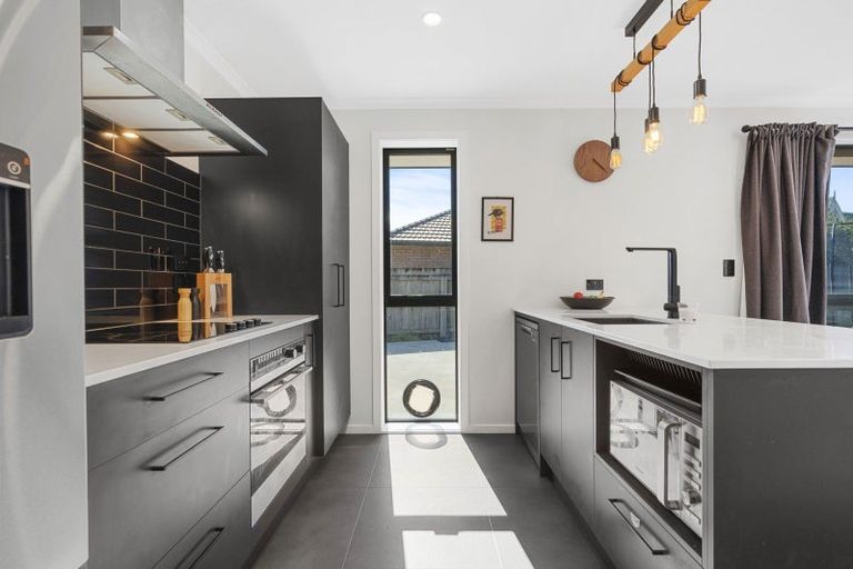 Photo of property in 7 Angus Place, Carterton, 5713