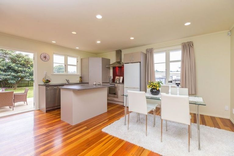 Photo of property in 50 Sutton Crescent, Papakura, 2110