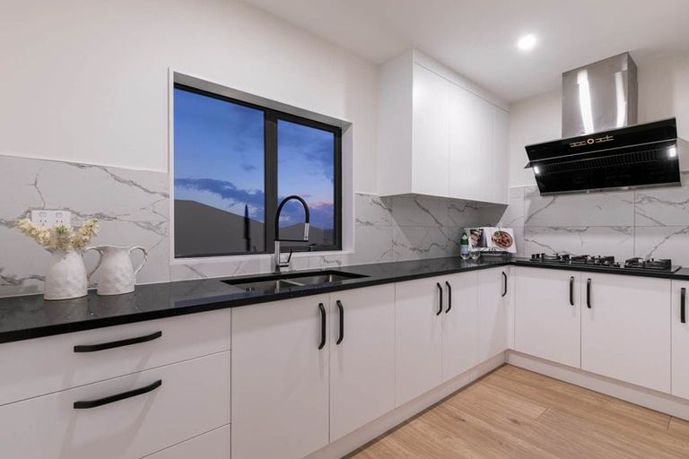 Photo of property in 11 Taraire Place, Orewa, 0931