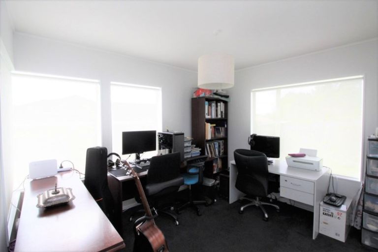 Photo of property in 25 Esther Place, Red Beach, 0932