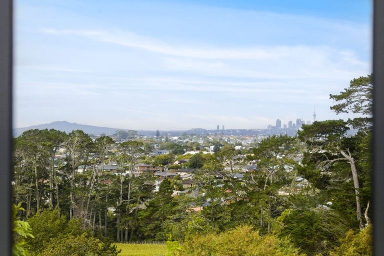 Photo of property in 85c Lake Panorama Drive, Henderson Valley, Auckland, 0614