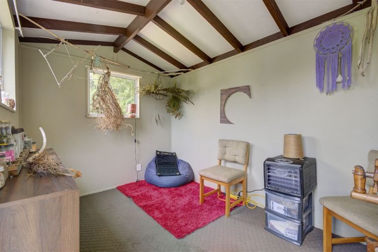 Photo of property in 28 Queens Avenue, Waikuku Beach, 7402