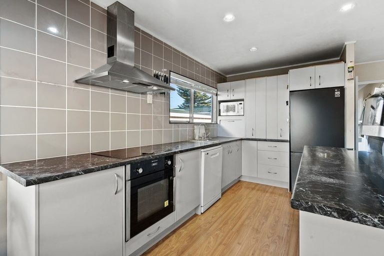 Photo of property in 2/114 Clevedon Road, Papakura, 2110