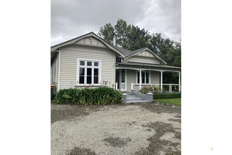 Photo of property in 52 Timaru Road, Waimate, 7924