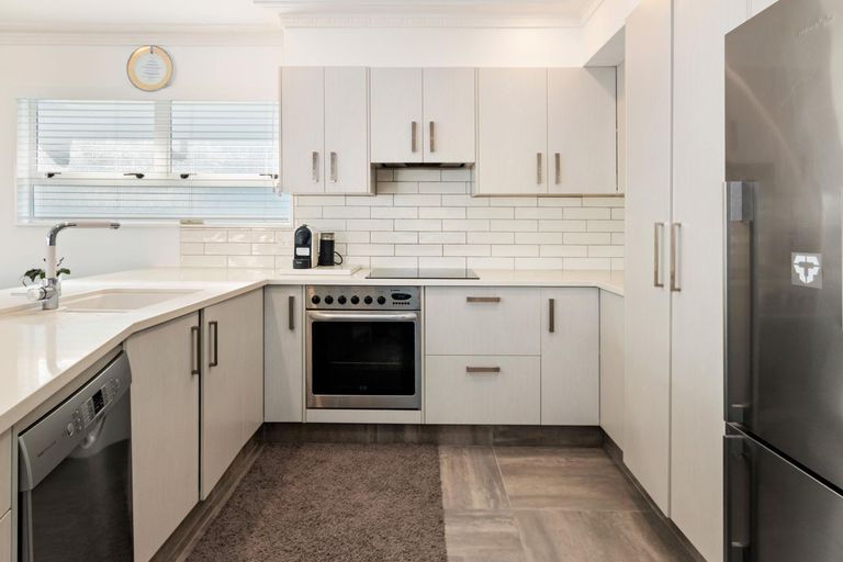 Photo of property in 35 Ocean View Road, Waihi Beach, 3611