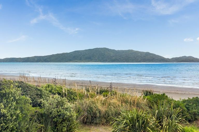 Photo of property in 71 Field Way, Waikanae Beach, Waikanae, 5036