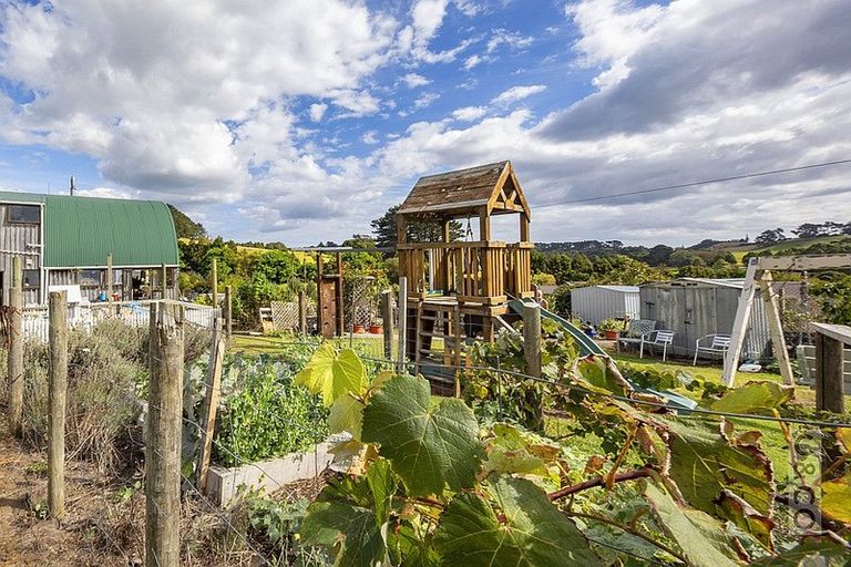 Photo of property in 231 Taiapa Road, Muriwai, Waimauku, 0881
