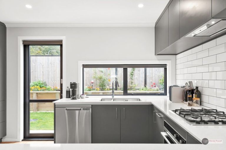 Photo of property in 11 Desert Gold Lane, Wallaceville, Upper Hutt, 5018