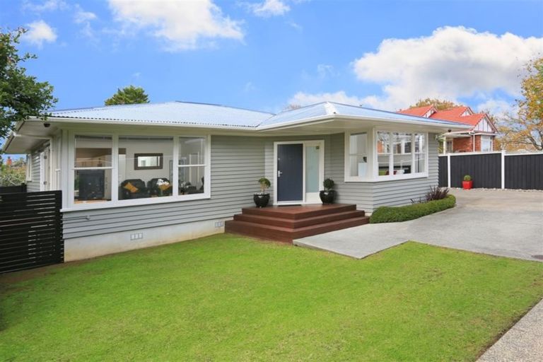 Photo of property in 27 Norcross Avenue, Henderson, Auckland, 0612