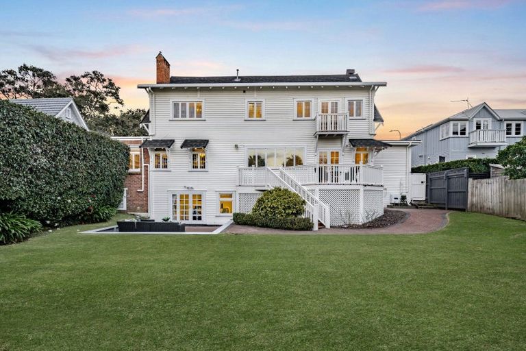 Photo of property in 207 Hurstmere Road, Takapuna, Auckland, 0622